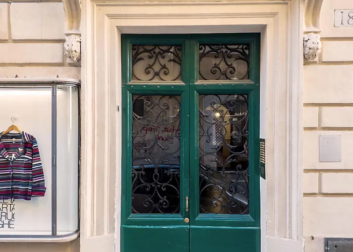The Rent - Charming Near The Pantheon Apartament